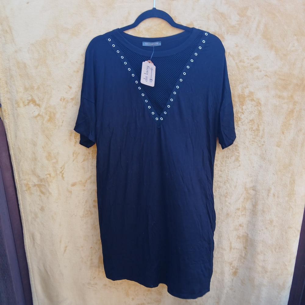 Elegant Black V-Neck Top